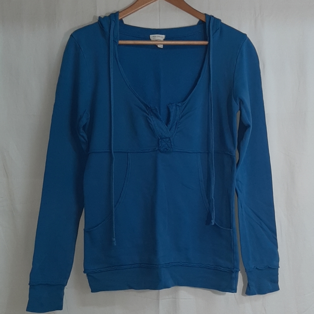Maurices blue long Sleeve sweatshirt like pockets